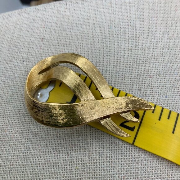 Monet Gold Tone Swirl Brooch Pin - Picture 4 of 6
